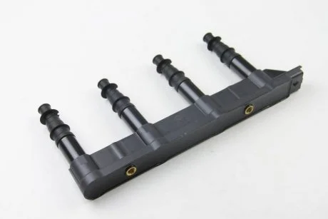 Котушка запалювання CITROEN(C2,C3,C4)/PEUGEOT(1007,207,307) 1.4 03- HELLA 5DA358000-311
