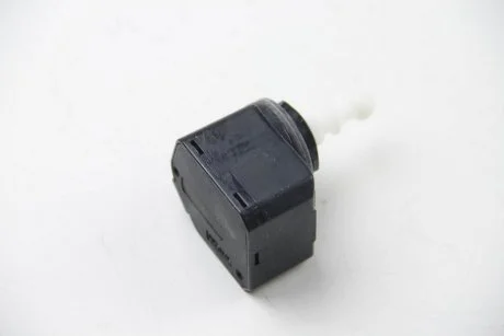 Регулювання фари HELLA 6NM008830-601
