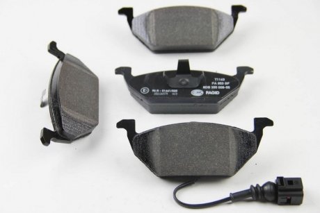 Комплект тормозных колодок, дисковый тормоз HELLA 8DB355008-551 (фото 1)
