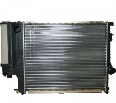 BMW Радиатор охлаждения E39 520I,523I 95- JP GROUP 1414200300 (фото 1)