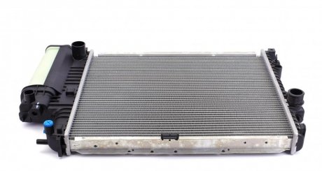 Радиатор 520 mm BMW 5(E39) 2,0-2,8 95-01 MAHLE / KNECHT CR251000S (фото 1)