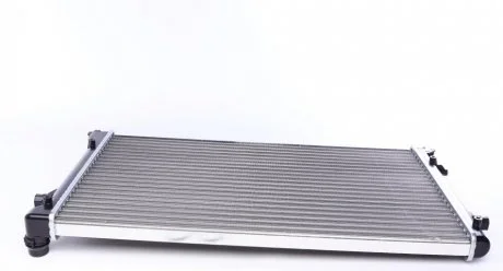 Радиатор охлаждения двигателя VW Caddy 04-15 (650x416) (ребра завальцованы)) MAHLE / KNECHT CR 30 001S
