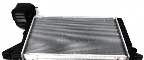Радиатор охлаждения двигателя NRF 50557 (фото 1)