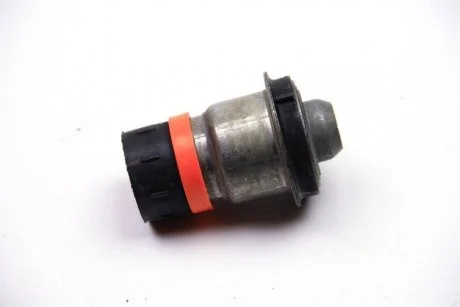 Сайлентблок перед балки Megane II/Scenic II 02- (без упаковки) RENAULT 8200475468