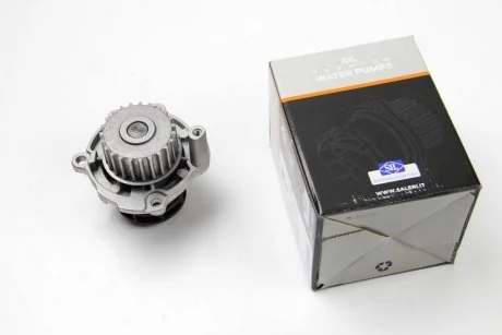 Водяной насос Caddy III/Octavia/Golf IV/V/Passat/Polo 1.6/2.0 97- SALERI SIL PA1270A