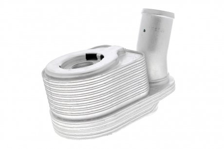 Радіатор масляний Iveco Daily 2.3 03- VEMO V27600001